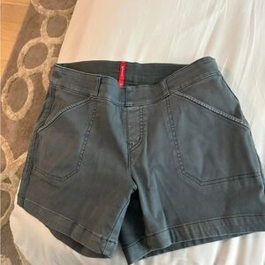 SPANX Gray Stretch Twill 4” Shorts Modern Style